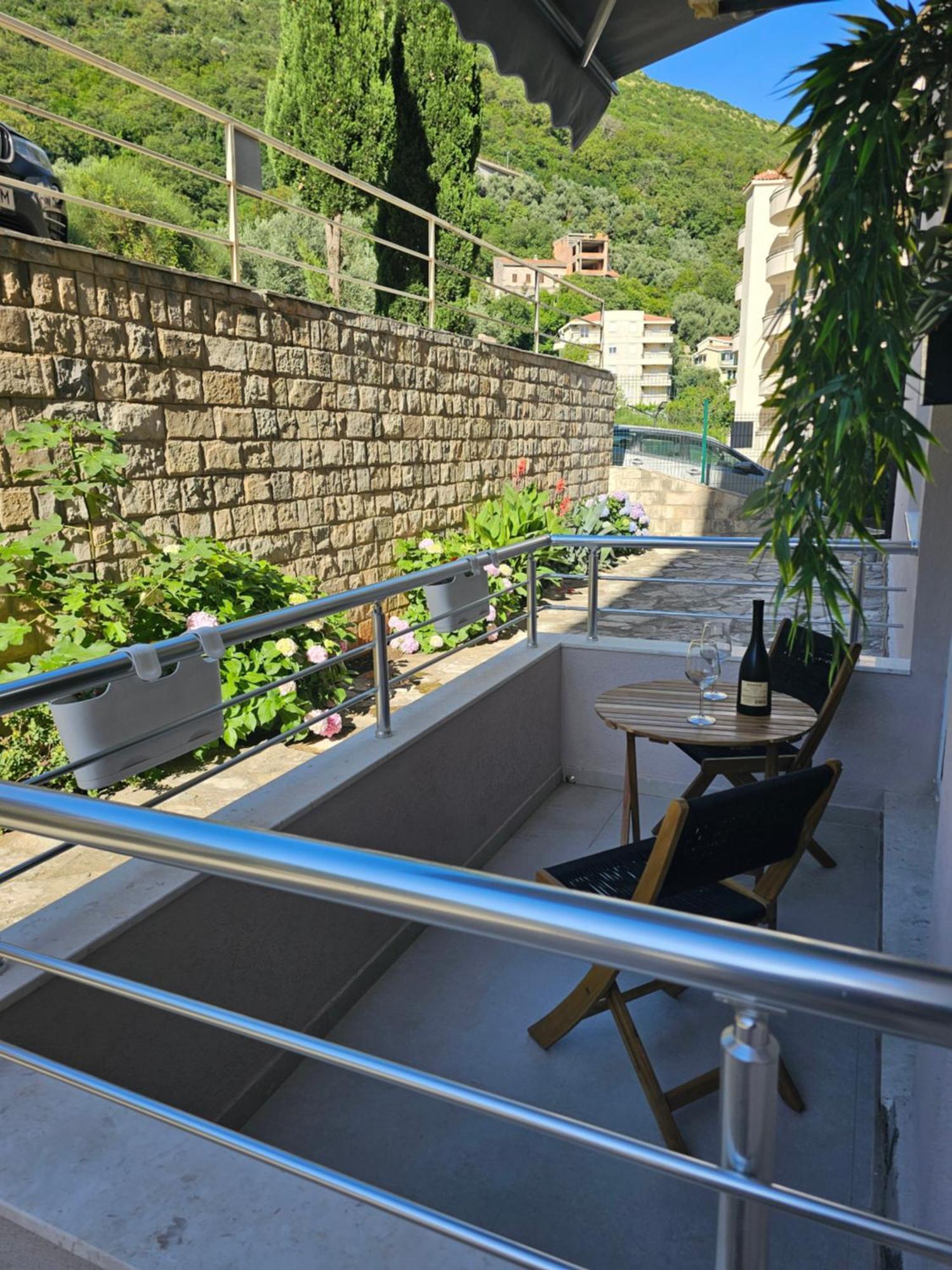 Anja & Ogo Apartments Sea View & Pool Petrovac Buitenkant foto